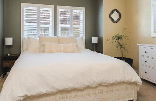 Lavender & Vine - Downtown Retreat with Hot Tub and Fire Pit! - Foto 2