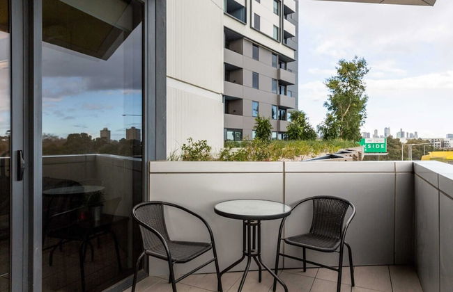 Modern 1 Bedroom in Tranquil Parklands - Photo 11