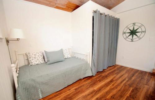 Spruce Beach Cottage - Walk to beach - Photo 27