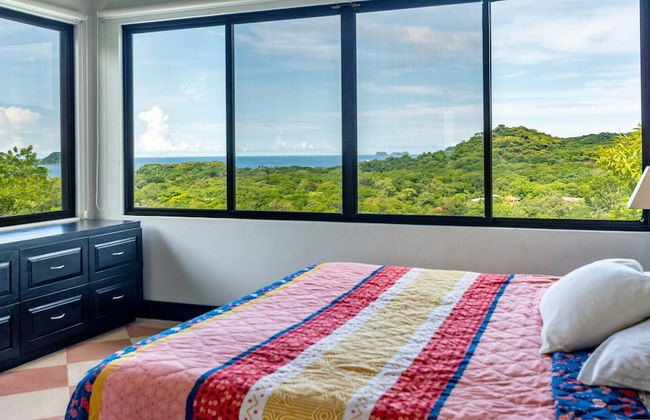 Nostalgic Retro Home on Luxurious Lot with a Private Infinity Pool and Ocean Views - Photo 6