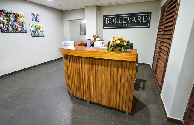 Boulevard Suites - Photo 3