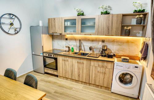 Four lakes luxury suites - Photo 5