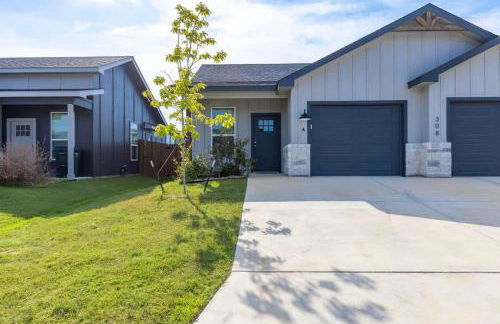 NEW Temple 12 BD Contractor & Group Friendly - Foto 6