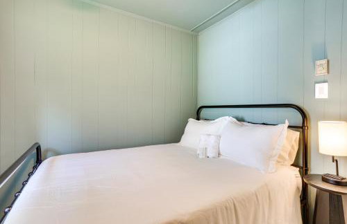 Walk to White Lake Family Home with Deck and BBQ - Foto 19