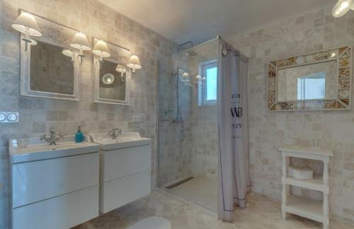 Luxury Villa with Jacuzzi in Les Issambres - Foto 8