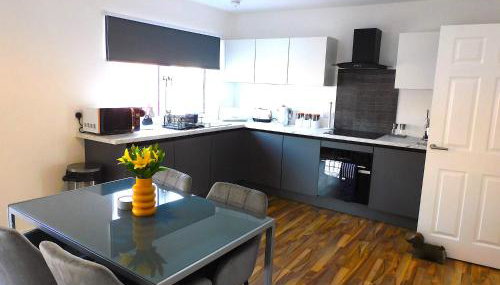 Newly refurbished 2 bedroom apartment close to station and local amenities - Foto 5