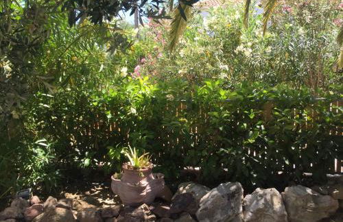 Top Holiday Home Private Pool by the sea With Private Garden for Private use - Photo 35