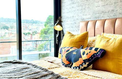 Sea View Ultra Modern 2 bedroom Apartment - 1 Min Walk to the Best Beach! - Great Location - FREE Parking - Fast WiFi - Smart TV - sleeps up to 4! Close to Purbeck, Corfe Castle, Sandbanks, Poole & Bournemouth - Foto 12