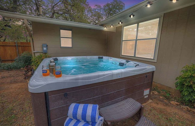 The Billie Goat Haus - Hot Tub -steps to Main St! - Foto 16