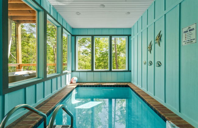 Romantic Cabin Retreat By Ghosal Luxury Lodging - Photo 19