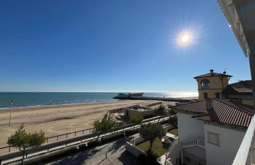 Appartamento fronte mare con terrazzo e parcheggio privato - Foto 23