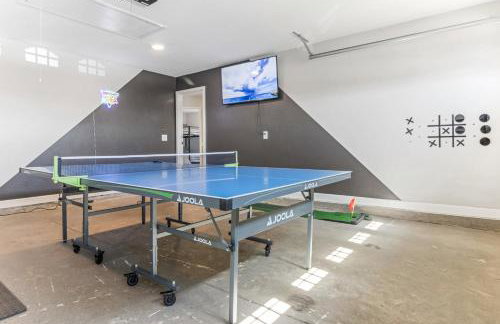 Sleeps 12 | 2 Kings w/ Ping-Pong, Gym, Arcade, BBQ - Foto 2