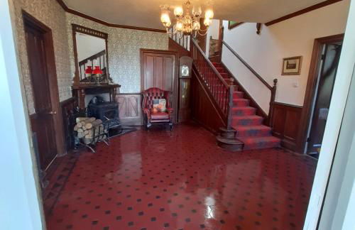 Family-Friendly Devon Farmhouse, sleeps 11, with Indoor Heated Pool, Dartmoor Views & Tarka Trail Access - Photo 3