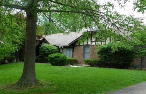 Office + 5 BR, Movie Theater , Creve Coeur -10 Sleep surface - Foto 1