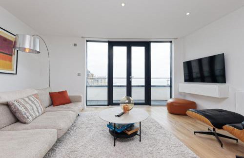 Gorgeous 2 Bed Apartment with Stunning Sea Views with Free Parking and Fast Internet - Foto 6