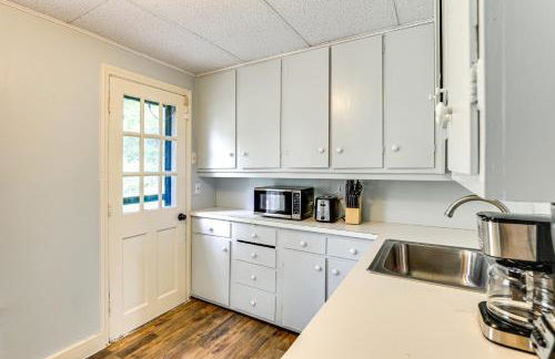 Near Shops and Parks Dog-Friendly Maryland Gem - Photo 9