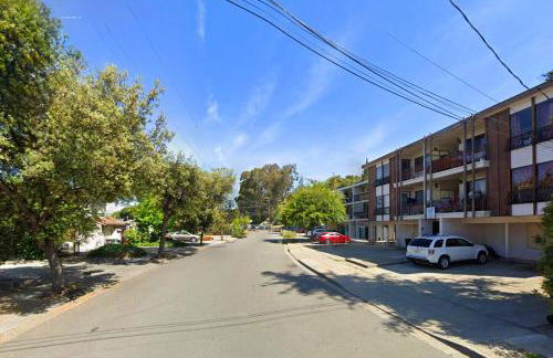 Modern Bay Area Retreat | Balcony + Private Patios - Foto 30
