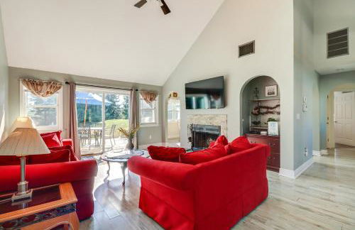 Hot Tub, Sauna and Game Room Spacious Poconos Gem! - Foto 2