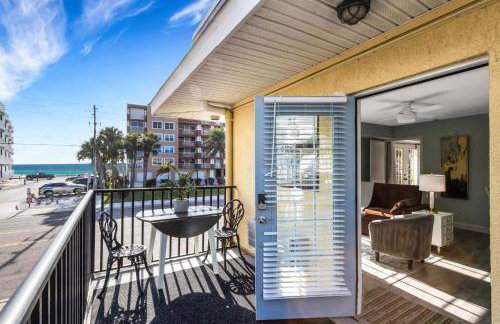 Sunset Corner - Beach View & Heated Pool! - Foto 35