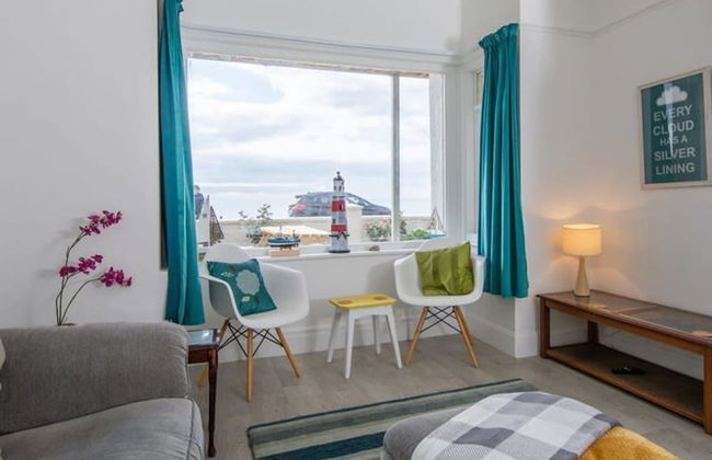 Absolute Beachfront With Decked Garden Oasis and Views - Foto 17