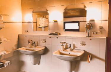 Naturnahes Familienchalet mit Garten - Wifi - Netflix - nur 15 Minuten vom Chiemsee und 35 Minuten von München entfernt - Foto 17