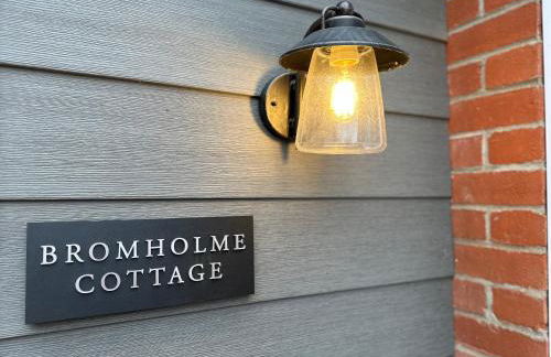 Bromholme Cottage Bacton - Sleeps 10, hot tub, close to beach - Photo 19