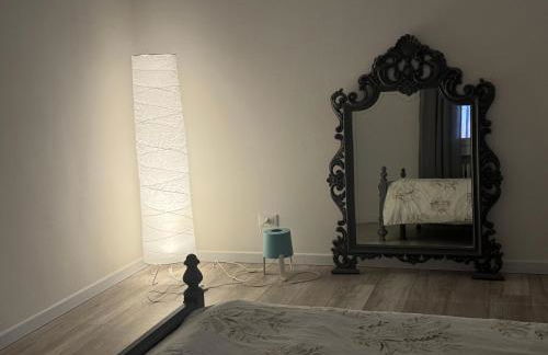 Thomas House on Train Tracks - Foto 7