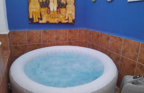 The Beach Hut with Lazy spa - Foto 30