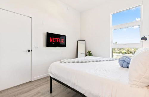 Modern Living, Stunning city views, 1Mile to Dodger Stadium - Photo 7