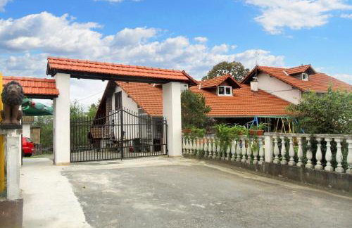 Idyllic House in Kutina with Enclosed Garden - Foto 2