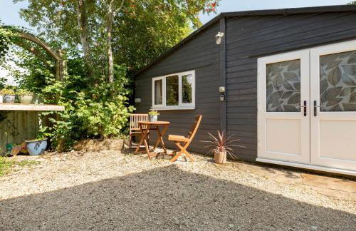 Bright & Airy Countryside Cabin Near Oxford, Perfect Getaway with Scenic Views - Pass the Keys - Foto 10