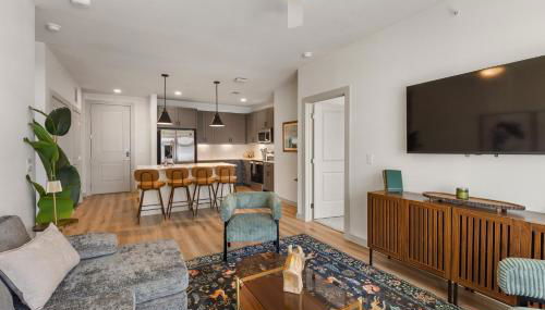 Polished Contemporary 2BR 2BA Private Balcony - Foto 1, Other