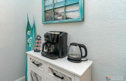 Dog Friendly Home wPrivate Fenced Yard, Garage & Fire Pit STEPS to the Beach! - Foto 3