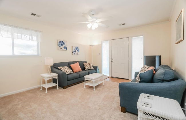 Beautiful Sea Gem - Condo 1 4 mi From Beach w Pool - Foto 13