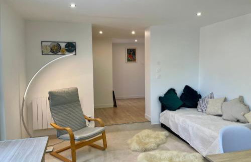 LE HAVRE D'ATHENA - Grand appart, jardin privé, abri vélos & accès rapide A61 - Foto 11