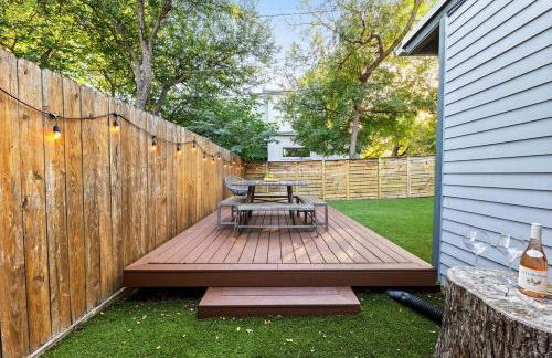 Mid-century home in Zilker with a backyard - Foto 32