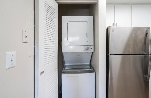 Landing Stunning 2BD Tennis Court Gym - Photo 41