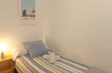 Playa a pie y a 15 minutos de Ramblas y Plaza Catalunya en metro - Foto 17