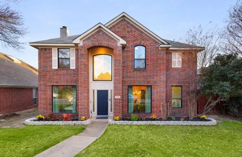 5BD Getaway w Pool Patio Firepit Mins to DT - Photo 40