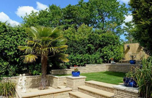 Family Bungalow with Private Pool - Photo 11