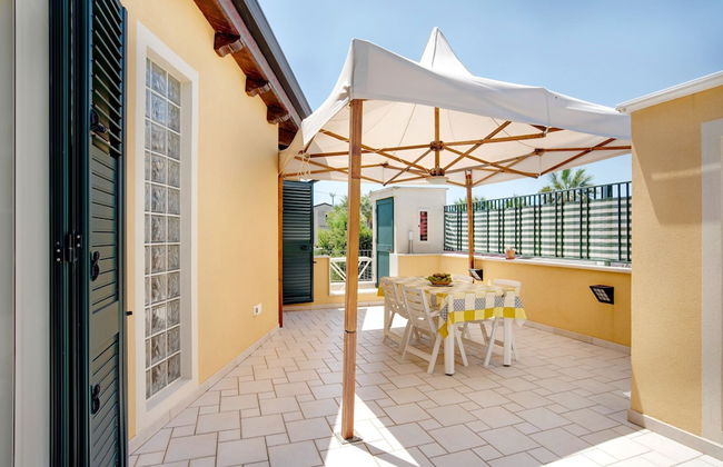 Beachside Getaway w/ Garden - Foto 17