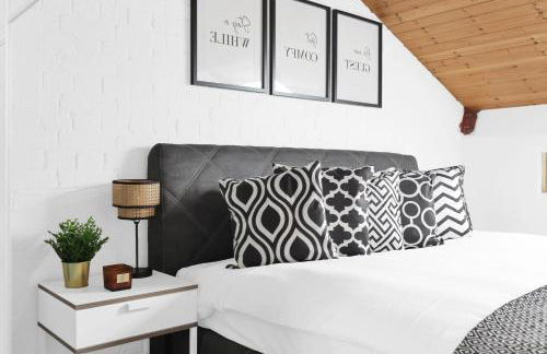 Large Industrial Style 2 Bedroom Apartment Short Term Rental & Flexible Renting Canary Wharf With Free WiFi - Photo 6