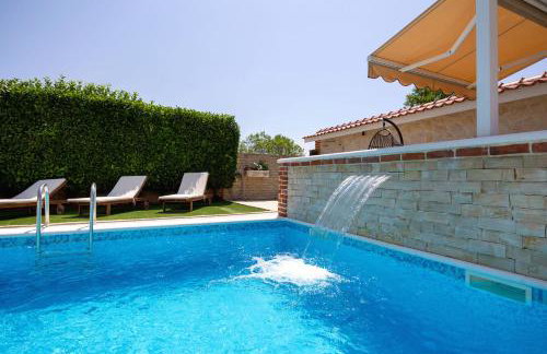 Villa Vision with Heated Pool & Jacuzzi in Sestanovac - Foto 51