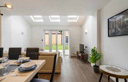 London 4-Bed in Coulsdon, 20 mins Gatwick, Parking - Foto 14