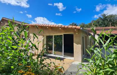 Gîte Le Puy Martineau piscine privée intérieure chauffée terrain arboré à 10 min du Puy du Fo - Foto 23