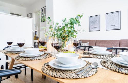 Cozy 3 Bedroom Terrace Cottage in Epsom - Photo 40