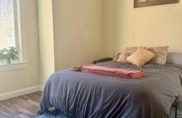 Amazing, Sunny, and Spacious! Steps to Campus! - Photo 27