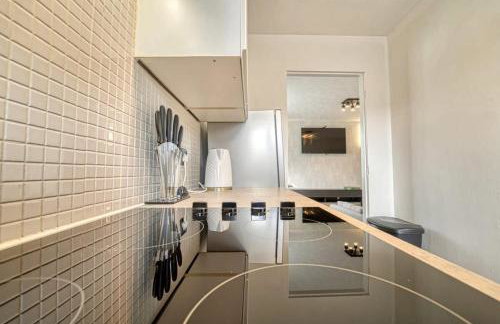 Modern 1BR Apt Netflix, Parking, M6 Access - Foto 14