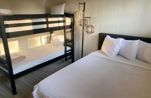 Newly Renovated! Old Homestead Beach Home - Foto 8