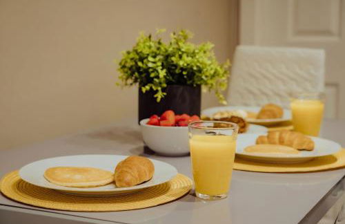 Modern Flat l Molineux 5 Min l Smart TV l WiFi l Free Parking - Foto 2